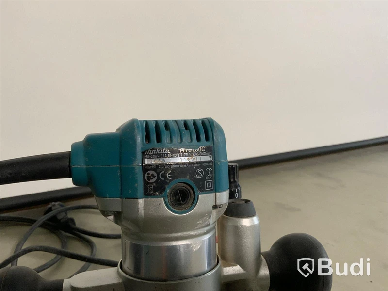 Makita RT0700C inkl case samt tillbehör